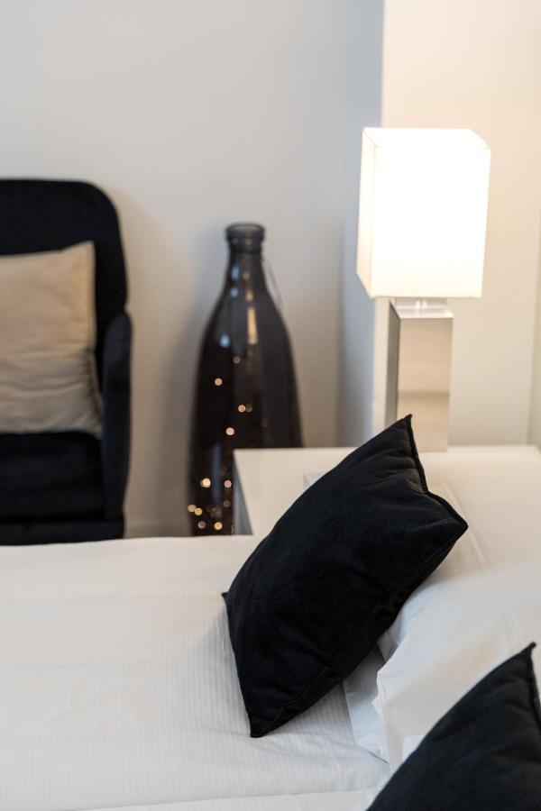 Carly'S Rooms Torbole Sul Garda Luaran gambar